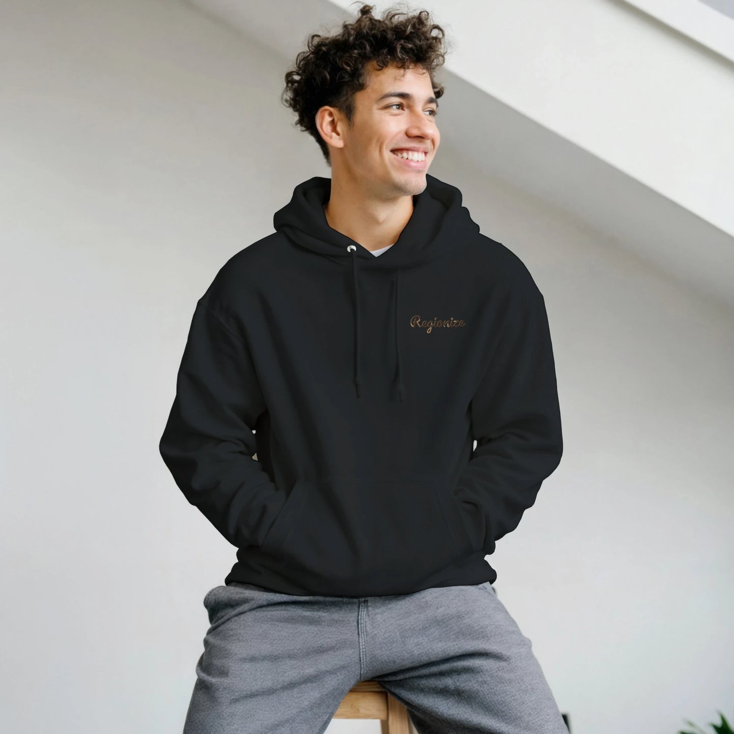 Regionize Original Hoodie Schwarz Gold Bestickt – Unisex Premium Streetwear