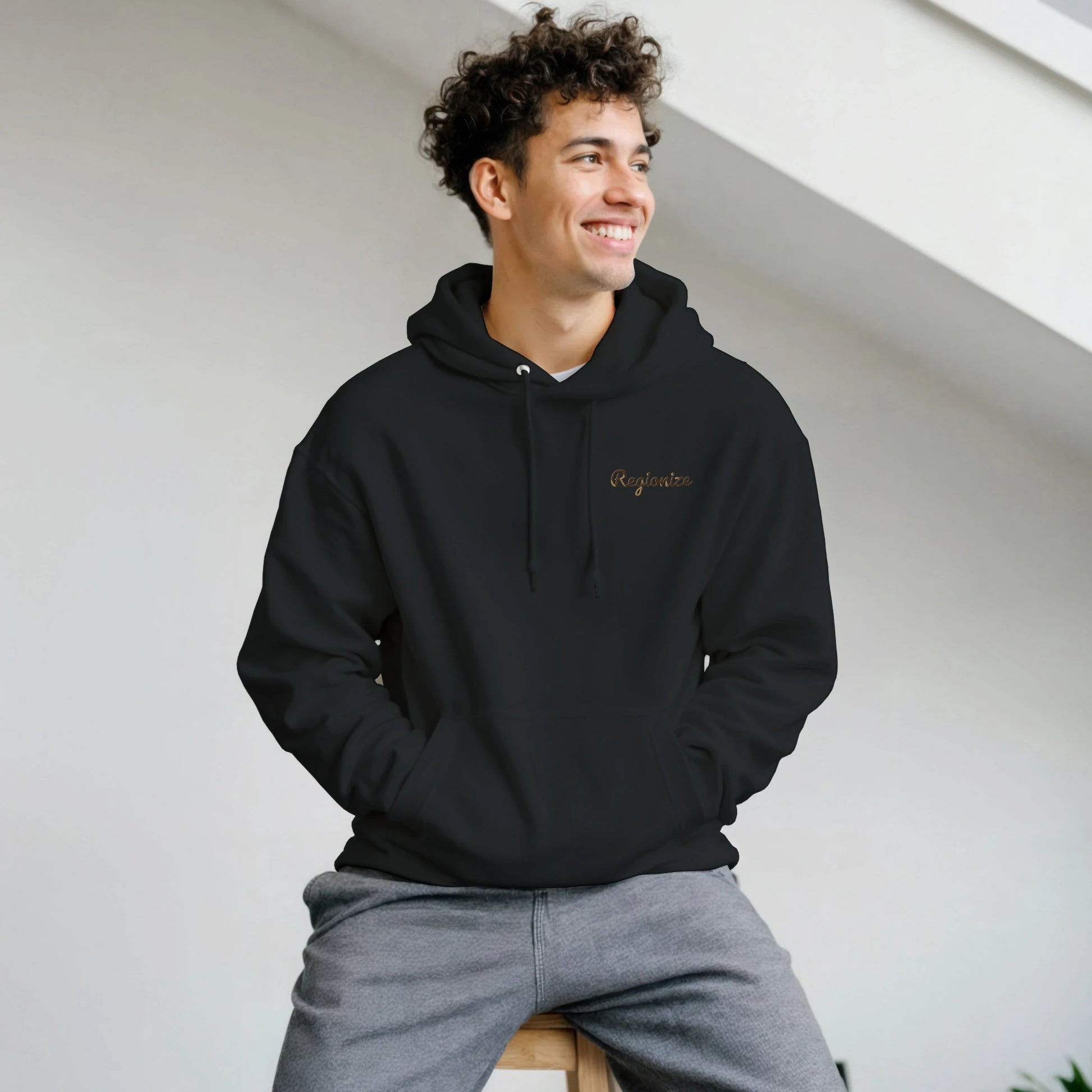 Regionize Original Hoodie Schwarz Gold Bestickt – Unisex Premium Streetwear