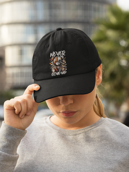 Never Give Up Teddybär Cap Schwarz – Frontansicht Cute Streetwear | Regionize