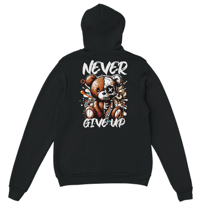 Never Give Up Teddybär Hoodie Schwarz – Detail | Regionize
