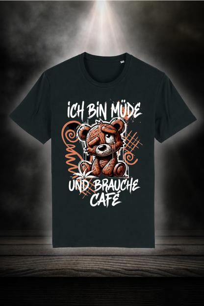 Ich bin Müde und brauche Kaffee T-Shirt Schwarz – Lustiges Streetwear Shirt von Regionize